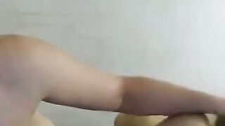 Jeunes salopes se font une webcam sexe
