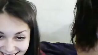 Jeunes salopes se font une webcam sexe