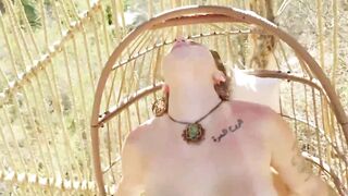 LA YOUNG HIPPY LA PLUS DÉFICILE DU MONDE EST PRÊTE À TE DONNER LA MêLE DE SA VIE
