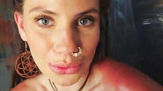 LA YOUNG HIPPY LA PLUS DÉFICILE DU MONDE EST PRÊTE À TE DONNER LA MêLE DE SA VIE