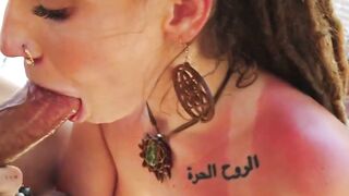 LA YOUNG HIPPY LA PLUS DÉFICILE DU MONDE EST PRÊTE À TE DONNER LA MêLE DE SA VIE