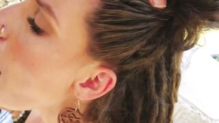 LA YOUNG HIPPY LA PLUS DÉFICILE DU MONDE EST PRÊTE À TE DONNER LA MêLE DE SA VIE