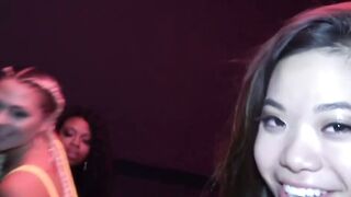 Trio feminin multiethnique HOT en Club echangiste