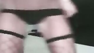 UNCUT Frenzy Sexy Siren Busts Out Hardcore Webcam Moves!