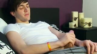 Emo twink enjoys covering his tight body with cum
