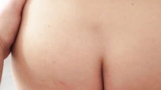 Jeune etudiante offre son cul dans la cuisine