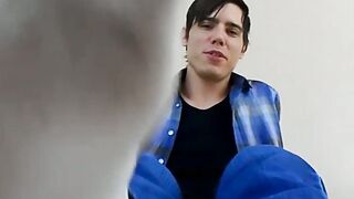 The giant roommate Aidan Valentine knows youâd get horny over his nasty feet