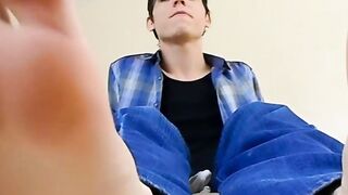 The giant roommate Aidan Valentine knows youâd get horny over his nasty feet