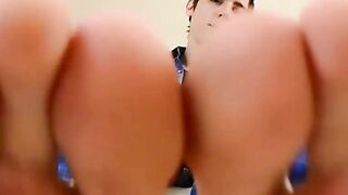 The giant roommate Aidan Valentine knows youâd get horny over his nasty feet