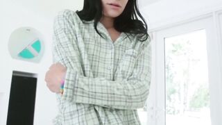Sluty Eden Sin is lazy for cleaning but worthy for fucking
