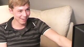 Pretty amateur teenager Timmy Slater masturbates solo