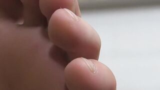 Handsome stud Aldo shows off his yummy pair of feet solo