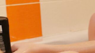 Twink showers and massages his feet before jerking off