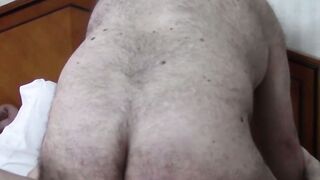 Hardcore bears riding bareback and blow dick in fourway