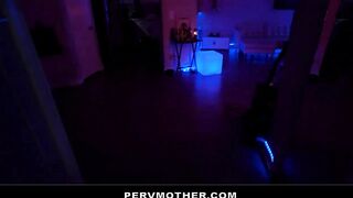 Amazing Stepmom Alix Lynx Gets Some Prime Cut Young Dick