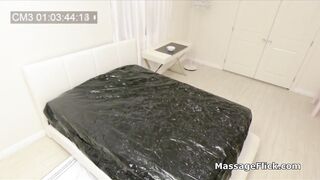 Bigtit oriental masseuse sucks client on secret camera