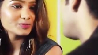 Husband Ke Jane Ke Baad Bhabhi Ne Boyfriend Ke Sath Ko Bistar Pe Litakar Chudai Karwa