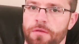 Inked senior wears his sexy glasses and jerking off solo