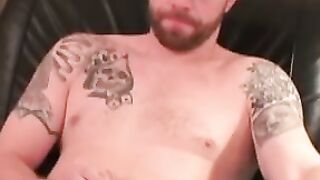 Inked senior wears his sexy glasses and jerking off solo
