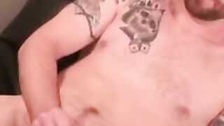 Inked senior wears his sexy glasses and jerking off solo