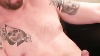 Inked senior wears his sexy glasses and jerking off solo