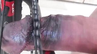 moisa robert sa ejagulat sperma cu lanțu biciclete 2011