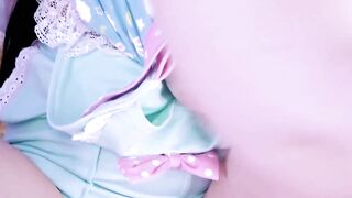 Elle a l air innocente mais elle s amuse beaucoup avec ses sextoys