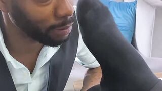Gay black boss jerks off while his employee sucks his toes