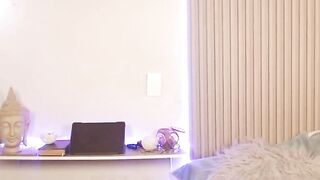 Sizzling hot shemale wanking her cock on cam
