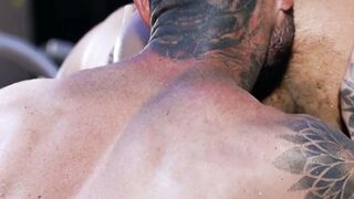 Tattooed muscle men Danny Starr and Andre Bedford bareback hard
