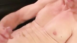 Athletic mature amateur masturbates on camera solo and cums