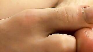 Amateur twink jerks off with fleshlight and admires his feet
