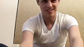 Amateur twink jerks off with fleshlight and admires his feet