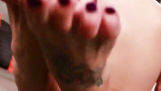 Tbabe Marissa Minx slobbers feet and shows off body