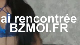 Sexy cam girl en dentelle bleu