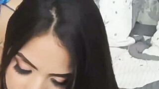 Sexy cam girl en dentelle bleu
