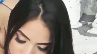 Sexy cam girl en dentelle bleu