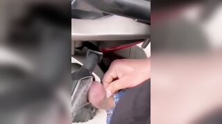 ofata put moisa robert to ejaculate his sperm on the drum of her sapment motorcycle t