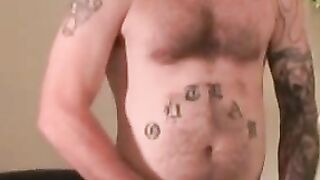 Tattooed amateur dude masturbates and anal plays solo