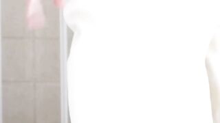 Amateur model Harry Parkers solo jerking after nice shower
