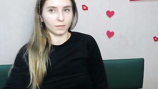 Beautiful babe TaliaSunshin masturbates on webcam solo action