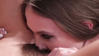 Two young lesbos kiss before cumming on each others tongues