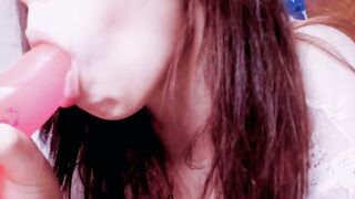 La rousse Sally Fae est prête à vousaddafi avec une lubrification torride sur webcam