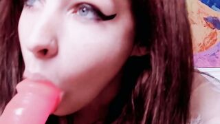 La rousse Sally Fae est prête à vousaddafi avec une lubrification torride sur webcam
