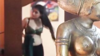 Waterproof Camera Se Capture Hua Sexy Desi Bhabhi Ka Intimate Moment  Jab Ladki Ki Chui Saari Bahar Nikal Gai