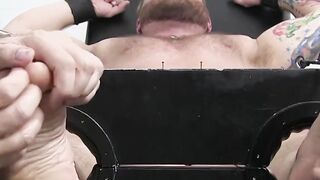 KHLOE KERR  INSANE FEET TICkLE session IF u LOVE BIG FOrEiGS