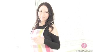 知的なムッチリエロエロお姉さんがマッサージローラーで身体中を撫で回す [bunb 001]