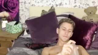 ؤول Skinny Twink Austin Greenwood Goes from Virgin to Anal rent boy 