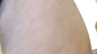 Un bogoss se fait lecher l anus par sa meuf
