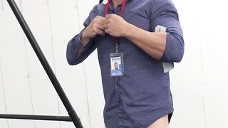 Blindfolded Stud Takes Unstoppable Loading From Young Workmate